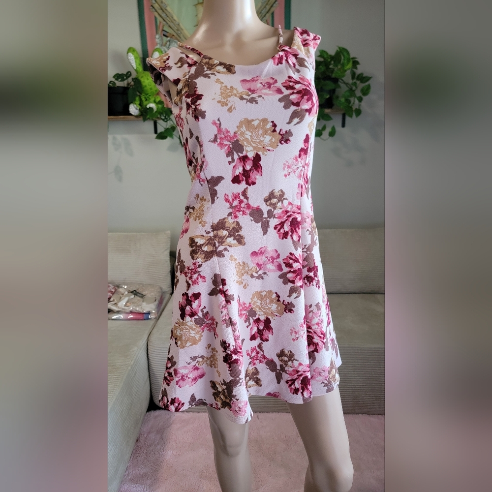Firm✅️ Lovely Floral Pink Sleeveless Dress